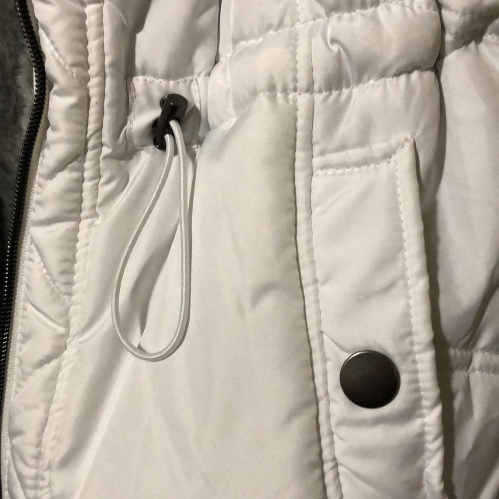 Vest - Picture 4 of 5